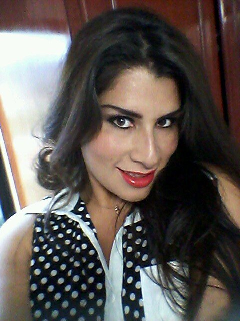 Soy una personamuy alegre extrovertida me gusta hacer reir y q se diviertan en mi compania muy buena amiga y consejera