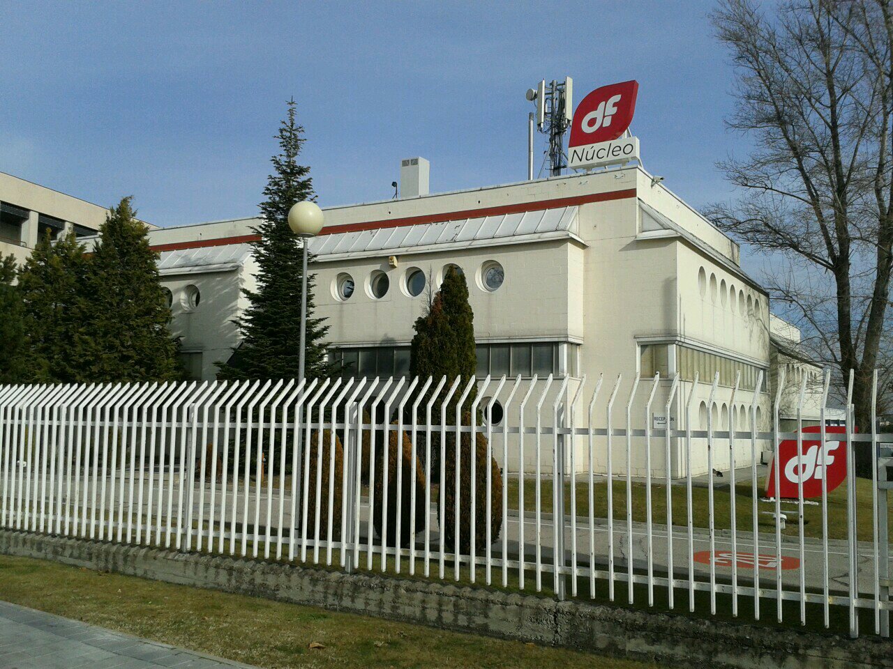 Comité de Empresa DF Núcleo en proceso de ERTE reducción salarial eliminación de Convenio Colectivo y modif. horario y calendario Firmas: http://t.co/yklKDELAvQ