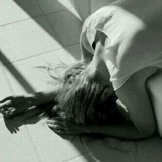 ‏ادعم حساب قصص رعب ومعجب بالقصص والروايات       ‎@RO3B_ حسابي الرسمي @amonaa_99