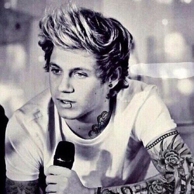niaII_punk's profile picture. ••Let me slip between your legs••