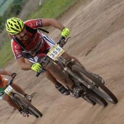 Dedicado a la telefonia celular. Ciclista