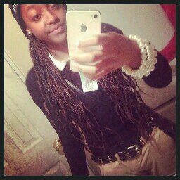 Follow this clown @iDont_Care17 Follow Me &dd I'll Follow Bcc . No need for a bio . Fwm . Make that button blue.