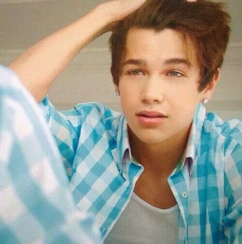 Hi!Austin Mahone and One direction are my idols.I'm italian♥