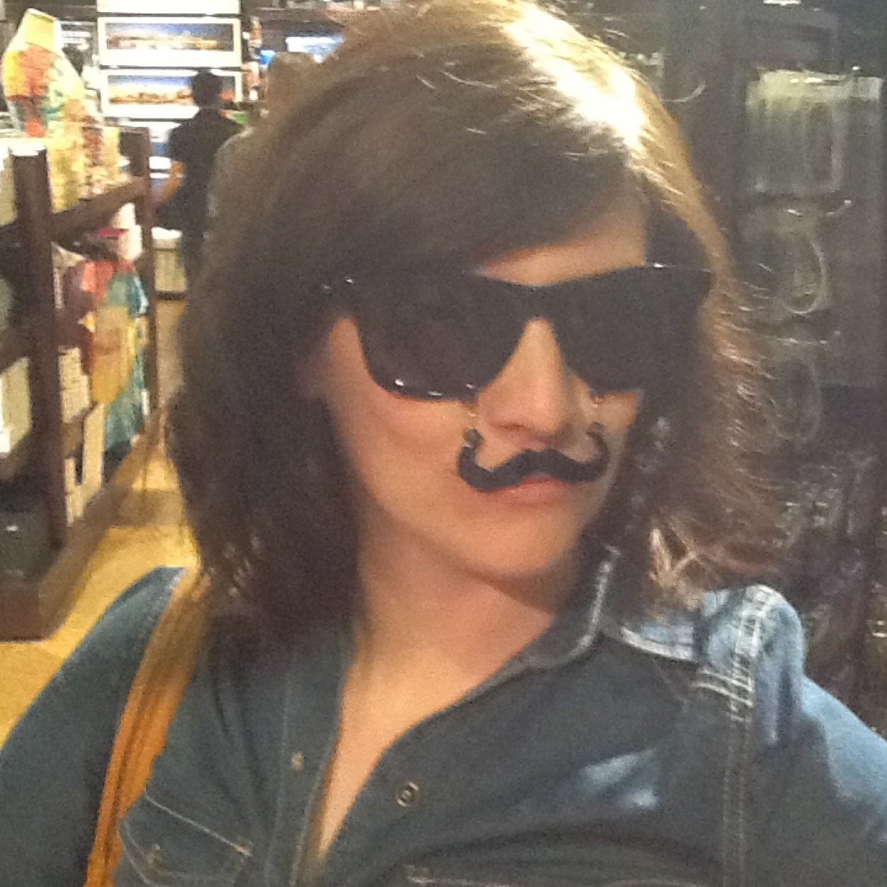 greyrabbitstop's profile picture. Art quilter who loves books, food, wine & randomness when not dealing with baby. Follow me on instagram @thegreyrabbitstop