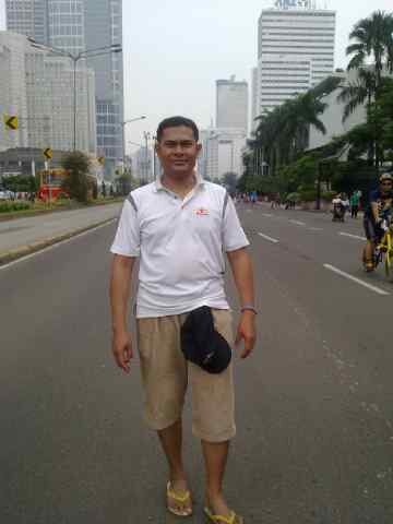 Saya lahir di jakarta,hobi saya olah raga,saya senang berteman dengan siapa saja,cita2 saya menjadi orang yg bermanfaat bagi sesama