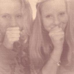 friends en familie staan op nummer 1 ♥ 13 years old :) wargaaa ♥