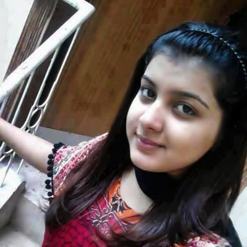Kumari is an indian lady for blogsa2z working in a blogging,SEO and micro jobs