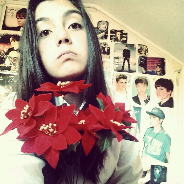 paulabieber369's profile picture. Mi guitarra es la única que me comprende.Juzga mi vida cuando la tuya sea un ejemplo.Tengo 13 años admiro a mis idolos , entre los mejores Justin y 1D.-