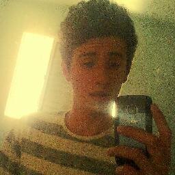 Cantor e surfista.