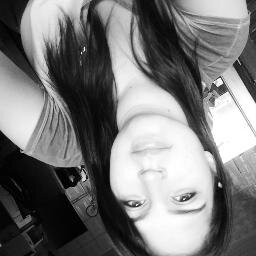 Você me faz feliz mesmo quando a vida me faz triste. Te amo muito! ÂngeloMoreira3 *-*