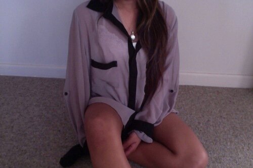 free follow from @VanessaEnggg ily have a great new year :) please read my first tweet by the way!