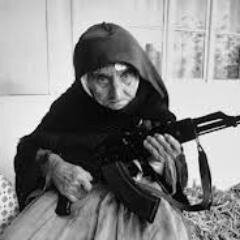Nos pintan la vida al nacer tan bonita y perfecta que nos vamos dando cuenta de los mierda que puede llegar a ser. Una sociedad castigada por su propia sangre.