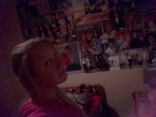 Haters gonna hate potatoes gonna potate! Music is like my everything! I LOVE Øne Ðirection! And do not judge me by my music♬! Oh and I LOVE NANDO'S! #Peace&Love