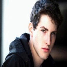 Divboy, estudante de 17 anos, baladeiro de platão, convicto em seus atos, adoro dançar, fotografar, cantar e sempre estou em foco.siga e descubra + alok ♂♂