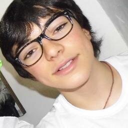 Estudiante del instituto Tierno galvan, sevillista