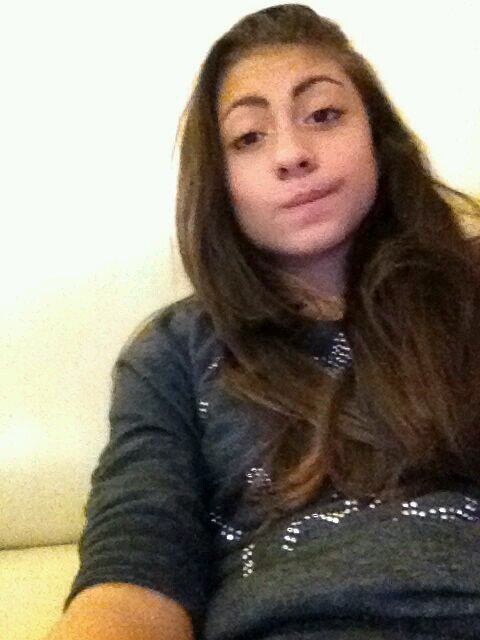 hi i am a italian directioner!! i love zayn malik liam payne louis tomlinson niall horan and harry styles... becouse they are my smile