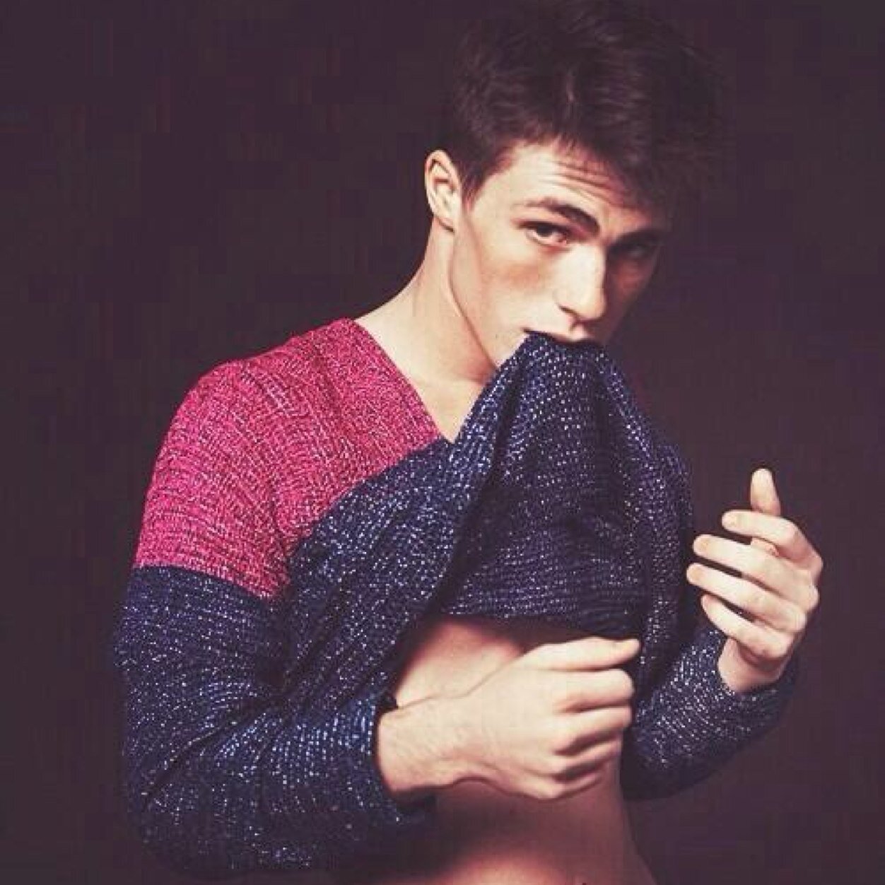Im Alex. Son of Hermes and well....im awkward and shy. Multiple Rp. Bi