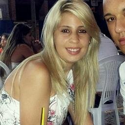 Minha idade não define minha maturidade, minhas notas não definem minha inteligência e as fofocas que fazem de mim não definem quem sou. =)~
