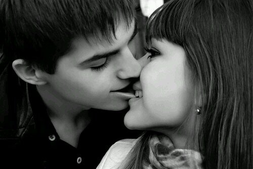 Tú rechazaste se la flor de mi vida, para ser un pétalo en la vida de esa perra.El amor y la amistad es lo mejor *.*.