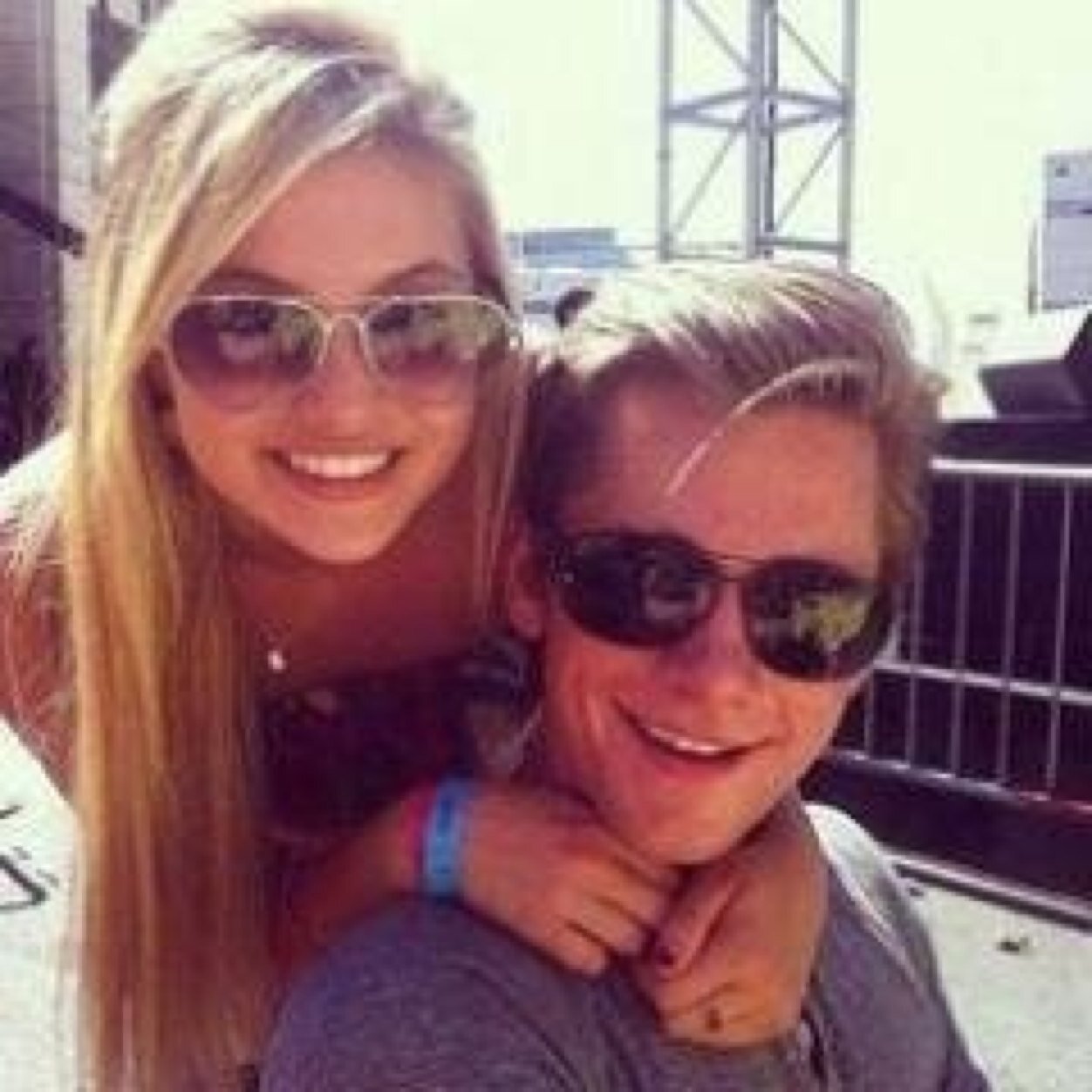 Hey. Im KIm Beulah Crawford. #Married to a superman @TheRomeoAustin @Justin19bieb IS MY BEST FRIEND xD