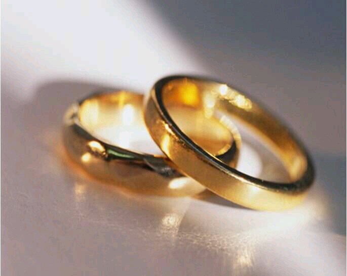ﻭَﻣِﻦْ ﺁﻳَﺎﺗِﻪِ ﺃَﻥْ ﺧَﻠَﻖَ ﻟَﻜُﻢْ ﻣِﻦْ ﺃَﻧْﻔُﺴِﻜُﻢْ ﺃَﺯْﻭَﺍﺟﺎً ﻟِﺘَﺴْﻜُﻨُﻮﺍ ﺇِﻟَﻴْﻬَﺎ ﻭَﺟَﻌَﻞَ ﺑَﻴْﻨَﻜُﻢْ ﻣَﻮَﺩَّﺓً ﻭَﺭَﺣْﻤَﺔً