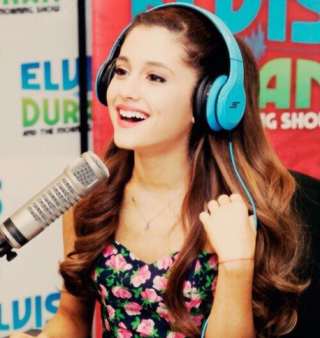 Ariana, Demi and Jennifer are my queens and Justin and the Janoskians are my kings. One Direction are my princes and fangirls are my princesses. Typical fangirl
