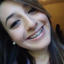 Chocolatra, ciumenta, chata, não vive sem musica,  #Lovatic, namorada do #Claudio. SDV