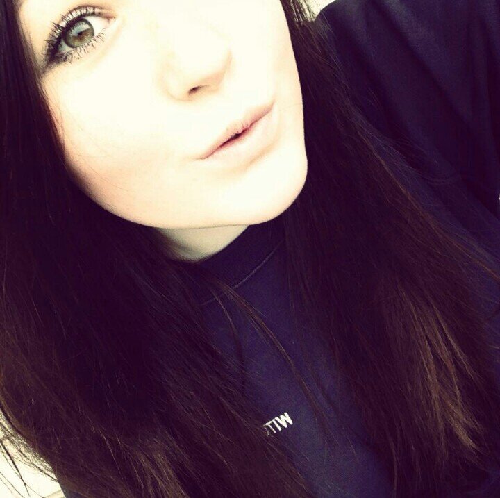 nipplesl0l's profile picture. ~Netflix and Costa pretty much sums me up~