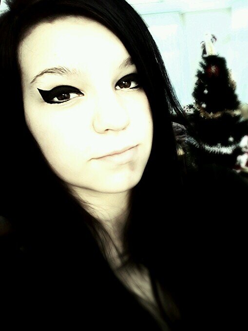 I love TDLW, MIW, AA, BVB and BMTH, if you annoy my i will throw a book at your face. ok ok ok ;-)