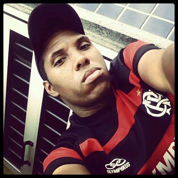 Legal, poeta e apaixonado pela vida. Que me conhecer?! Siga-me! ;)