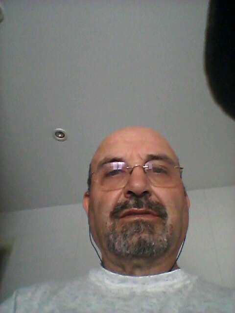 Nacido en 1951 en Francia. Residente en Palma de Mallorca. Profesor de la ESO   .  Entrenador superior de baloncesto