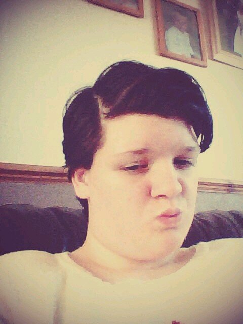 i love one direction so much niall horan is the best i am more of a tomboy then a girly girl and i love all my mates