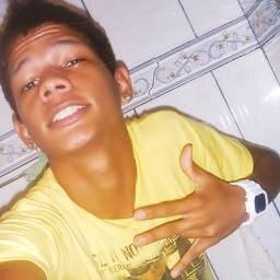 Foda-se suas opiniões Estou Aqui Para Me divertir não Para ser normal!  =_=