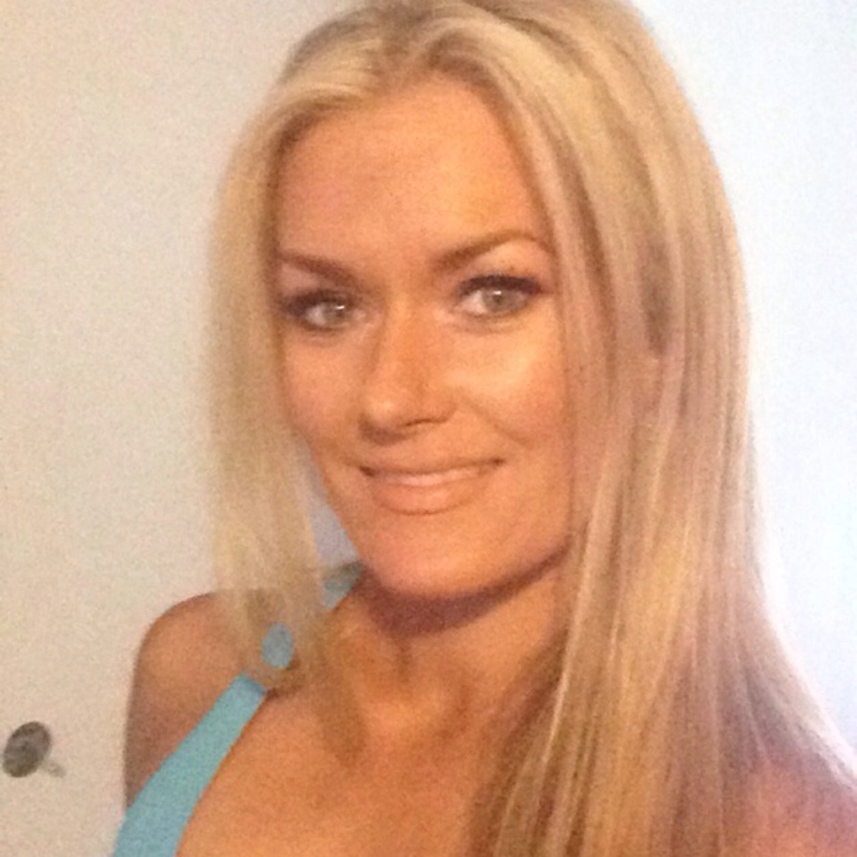 Im a PT/Beauty Therapist with my own line of Tanning Products, I have a passion to help people lose weight & help give them confidence with their appearence!