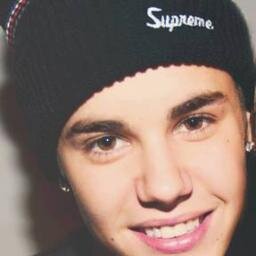 Belieber -Lovatic -Directioner 3 
FOLLOW ME I FOLLOW BACK ;)