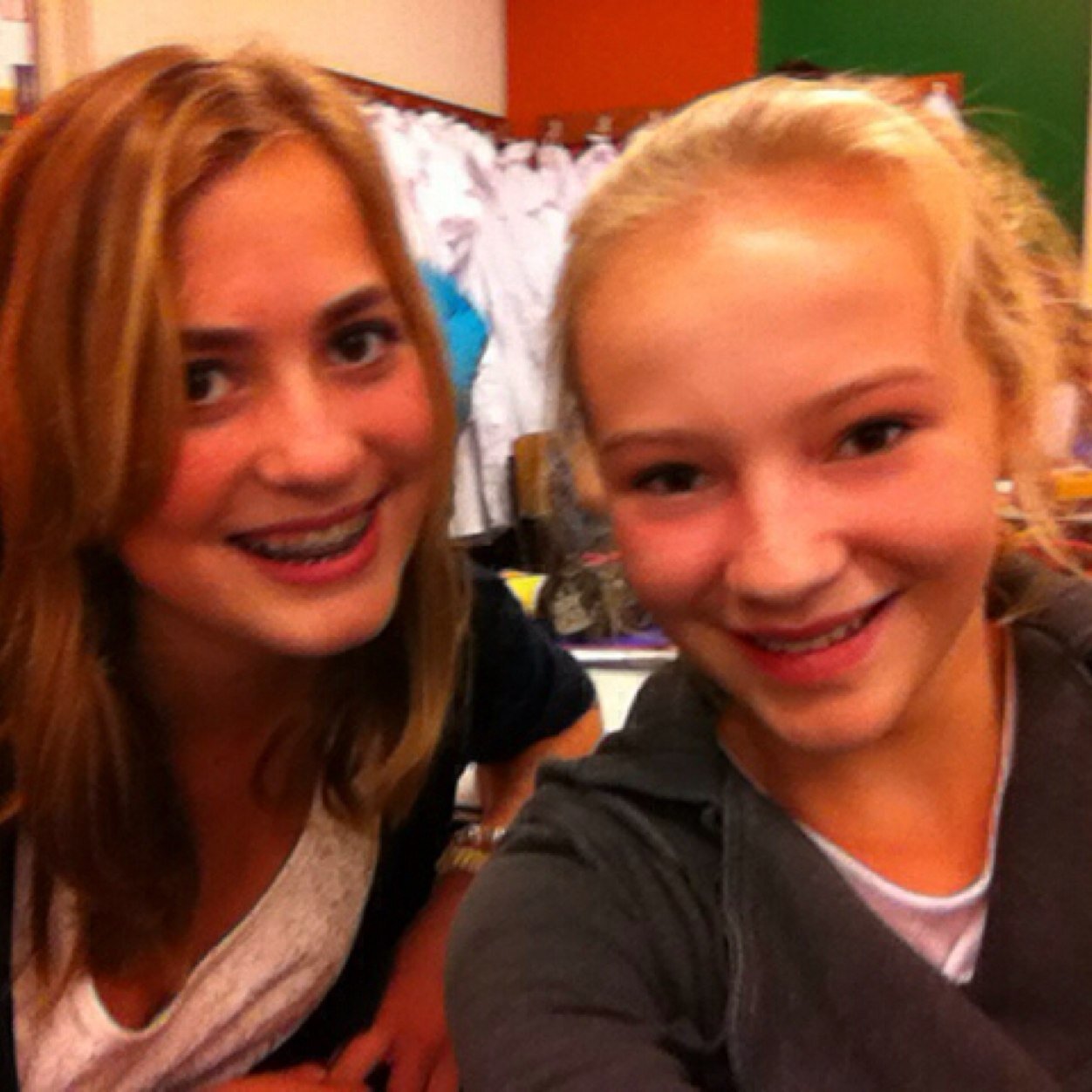 Lieve Lynn, ik hou echt super veel van je! Je bent echt mn allerbeste vriendin voor altijd, zusjes forever❤loveyou for life❤ Dikke kuss, Maryse.