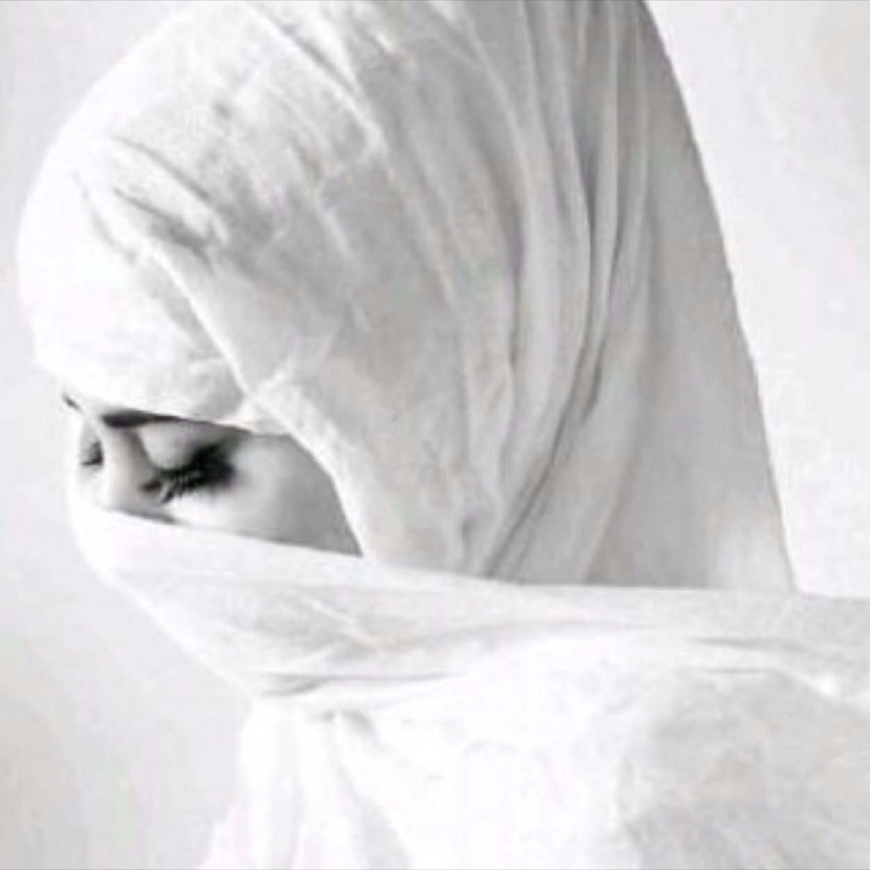إخفض سَقف توقُعاتك بالجميع كي لا تنصدِم. ♒️