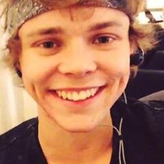 i love 5sos more than i love pizza ♡♡