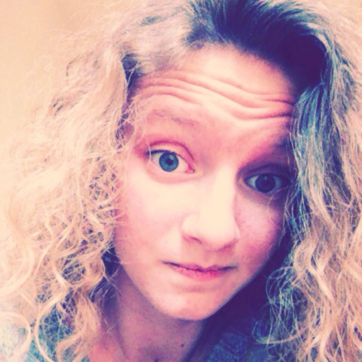 I'm 18. I am an artist and I write poetry. I'm also a gamer even if I dont seem like I am. instagram: cuppycakegirly