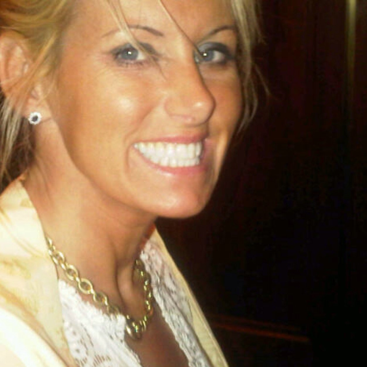 NYC, USA, CORK, & IRELAND. A country woman by birth. a farmer's daughter. A city dweller at times.