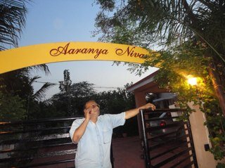 என் பதிவுகளை சிட்டி பஸ்,எலெக்ட்ரிக்ட்ரைன்,குட்டி சுவர் பக்கம் படித்து  தொலைக்காதீர்கள் ப்ளீஸ்!