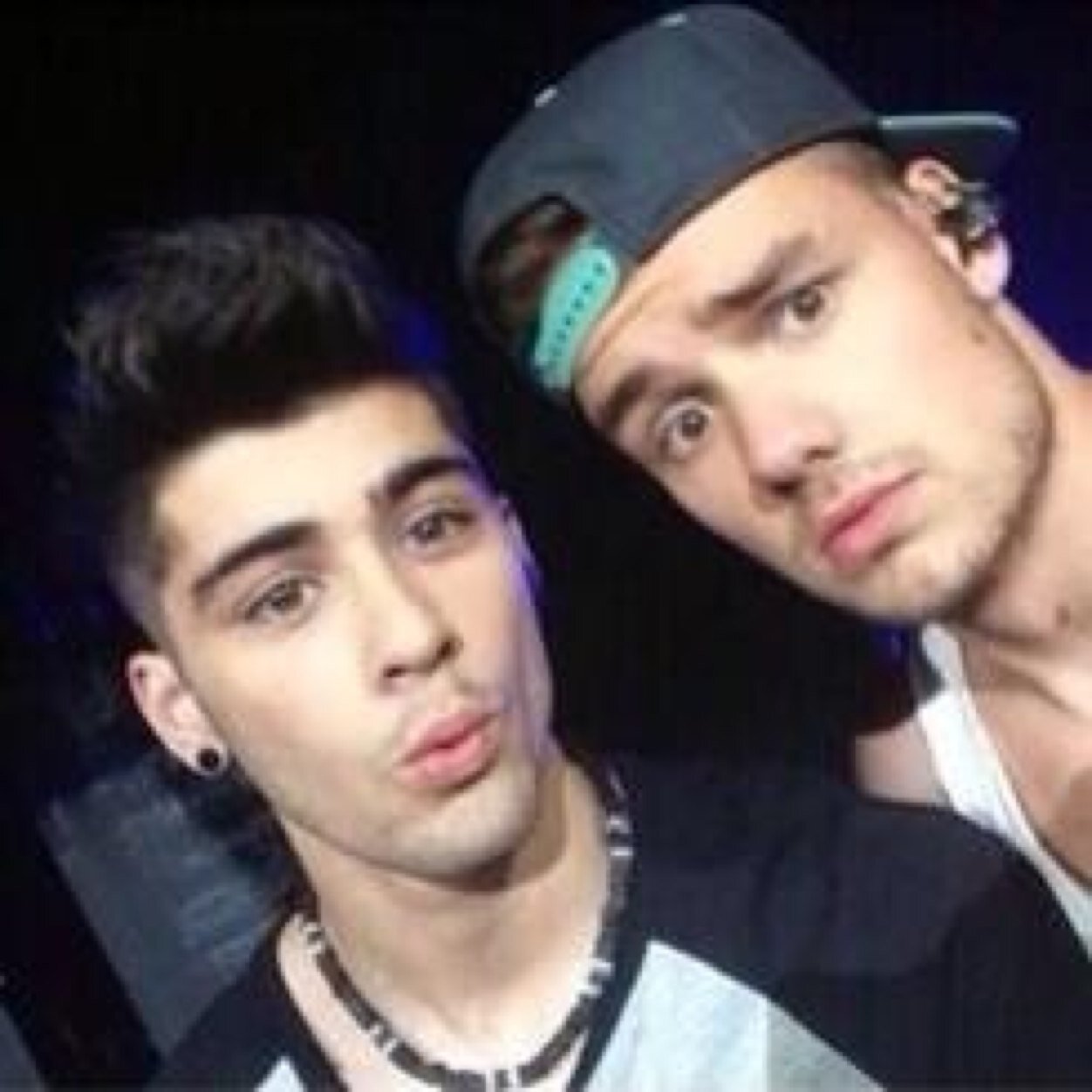 sunfIowerhoran's profile picture. follow @arielIe bc of my rad ziam selfie icon