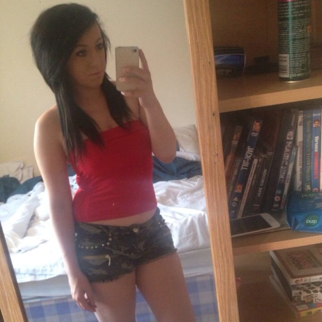 Hii my name is chelsea malton. i am 18! & i follow back:D snapchat me? Chelsea-malton, chels2401 follow me on instagram