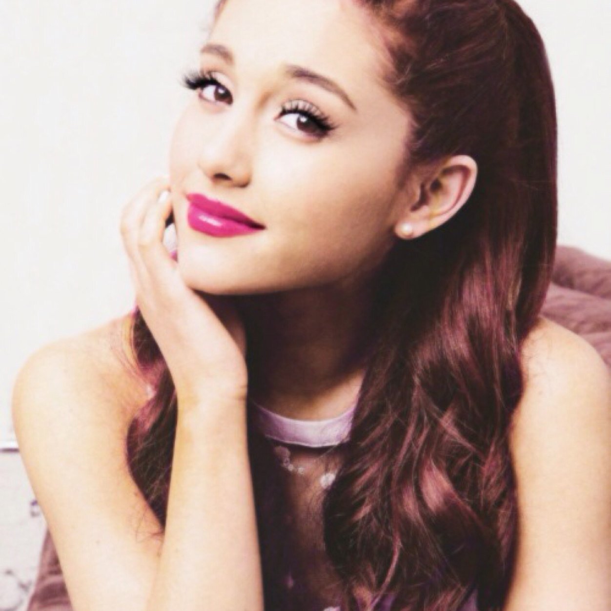 here's a free follow, PLEASE FOLLOW @arianastulips❤️❤️❤️❤️❤️❤️