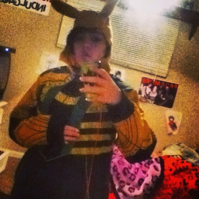 I love punk and rock music like mcr and other stuf like that and anime ohhh and i love homestuck（≧∇≦）