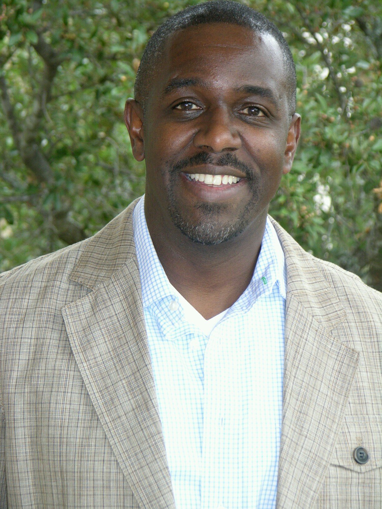 Fiction Writer: Sun is Sky (Jacaranda, 2020), The Unheralded King of PPM (River Grove, 2013). Hip-hop enthusiast. Fearless father of two grown girls.