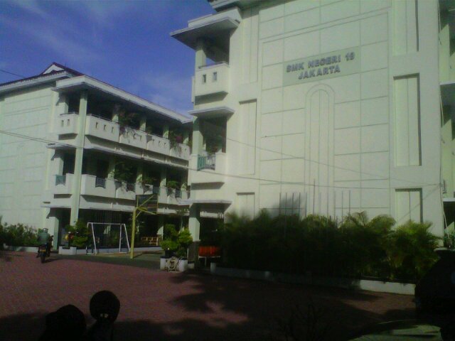 SMK NEGERI 19 Jakarta
 Jln. Danau Limboto No.11
 Jakarta Pusat.. 1 Januari 1969