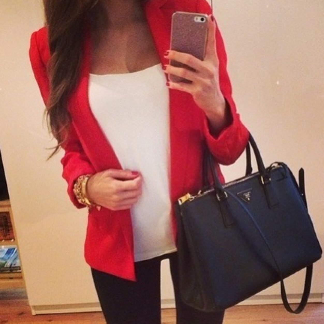 WhoLetMeAdult's profile picture. Southern born, northern raised. Sarcasm tends to be confused with being bitch.