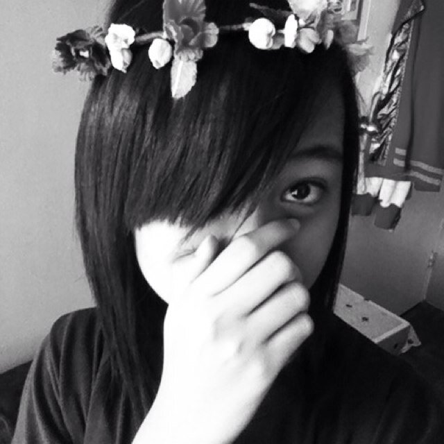 A rare gamer-otaku-crazy girl you'll never meet again.