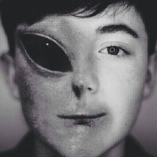 aliensfrompluto's profile picture. Planet X is my neighboor:p